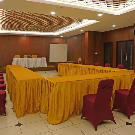 Arinas Hotel Bandar Lampung Exterior foto