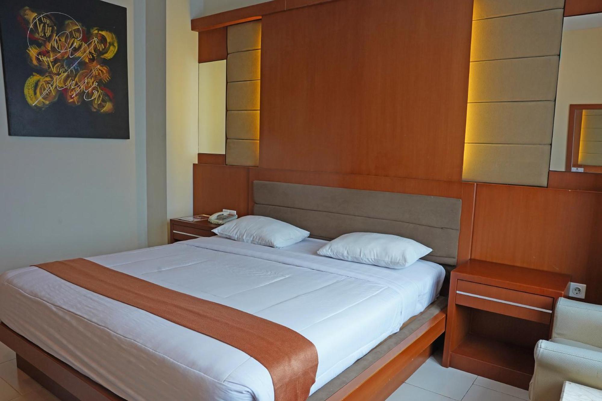 Arinas Hotel Bandar Lampung Exterior foto