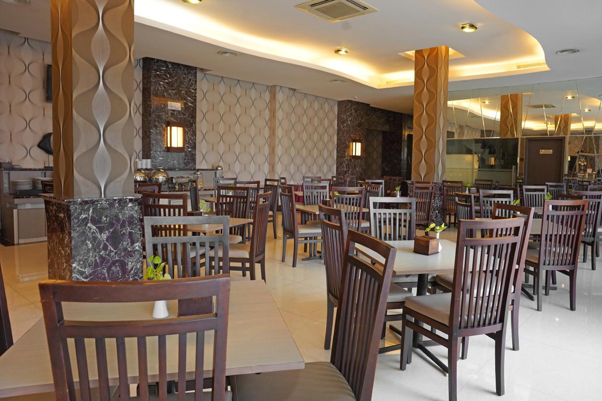 Arinas Hotel Bandar Lampung Exterior foto